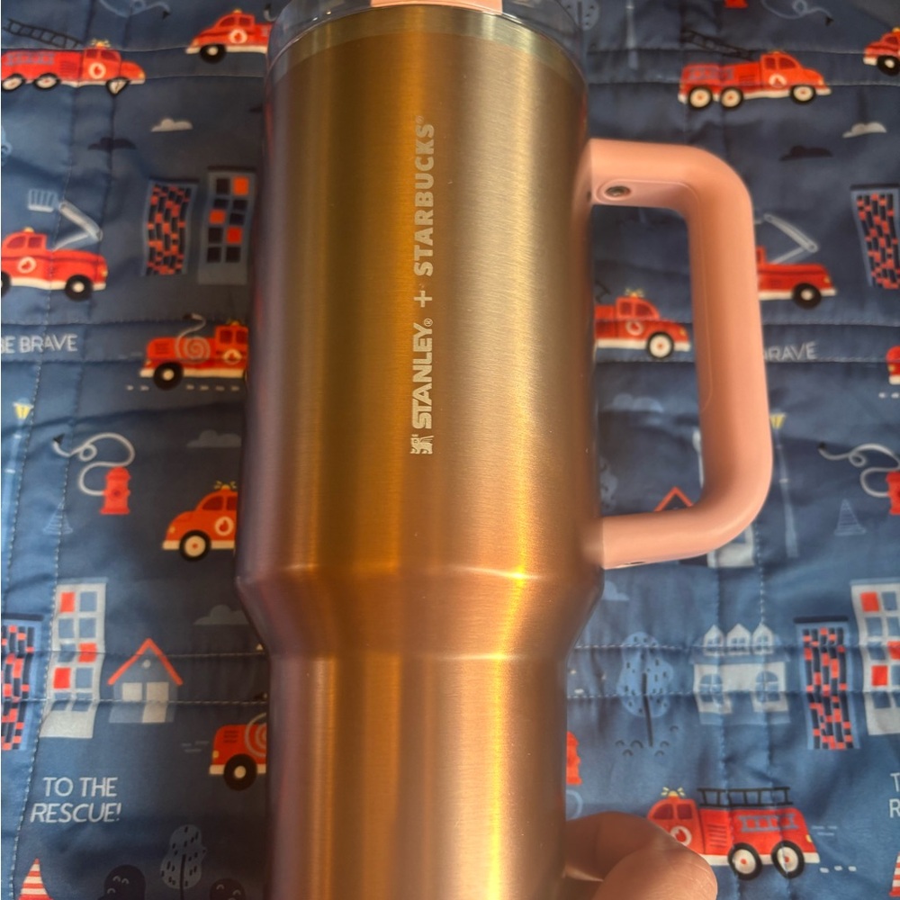 Stanley x Starbucks Quencher H2.0 – Valentine’s Day Rose Gold Asian Release